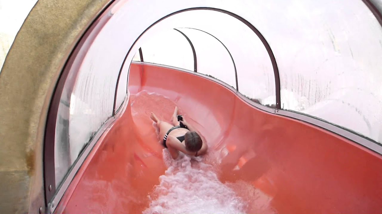 rote Tunnelrutsche :: Red Tunnel Slide | Hallenbad Hermeskeil
