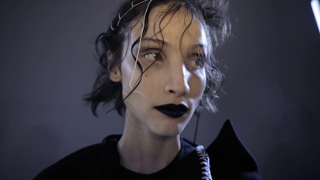 Yohji Yamamoto Backstage Paris Fashionweek FW19 / Hair by Eugene Souleiman
