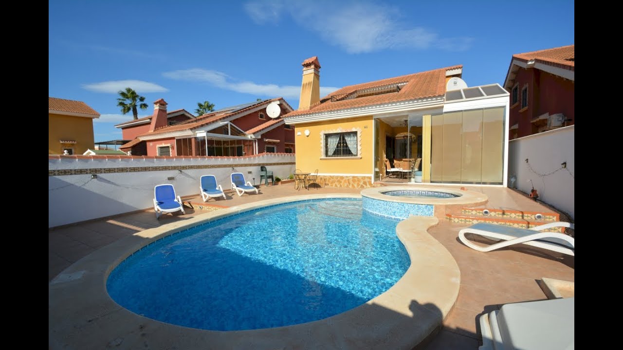 Detached villa with private pool for sale in El raso, Guardamar del Segura