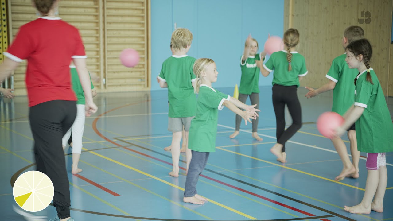 Good Practice – Bewegungsgrundformen:  Werfen, Fangen – Gletscherspalte