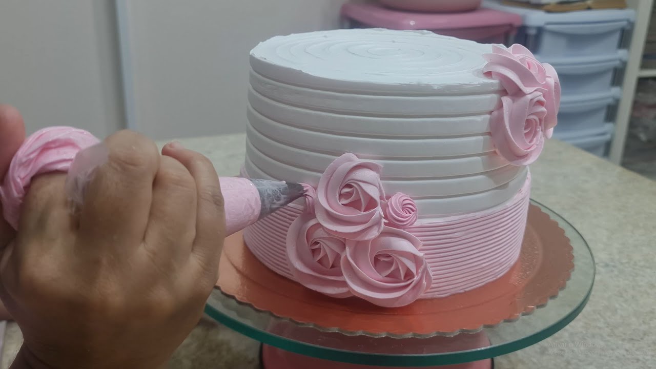 BOLO FEMININO COM DECORAÇÃO SIMPLES PARA INICIANTES NA CONFEITARIA 😃