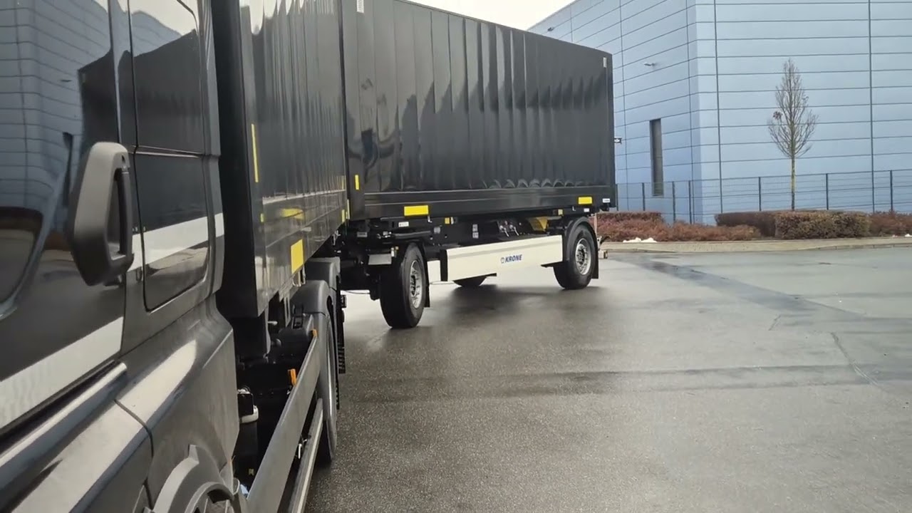 LKW Fahrschule Grundfahraufgabe CE Rückwärtslinksbogen zum Umkehren für Fahrschüler.