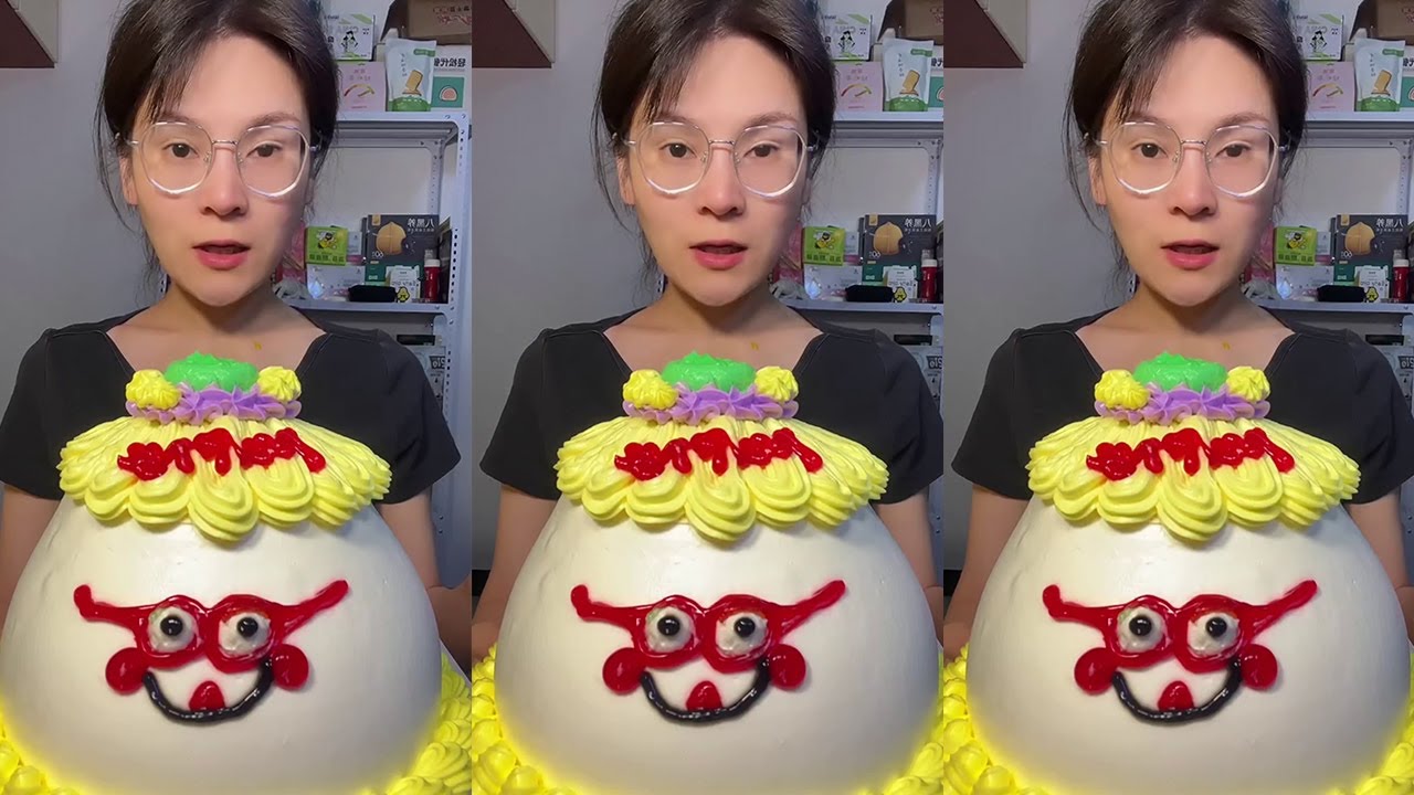 ASMR🍰Eating Bearded Old Man Cream Cake🍰 (soft and waxy sound)  크림 케ց 먹방 MUKBANG Satisfaction