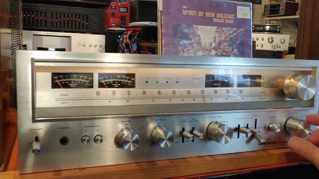 Винтажный стереоресивер Pioneer SX-880 70-х годов с серебристым корпусом. 60 Вт/канал. ДЕМО.