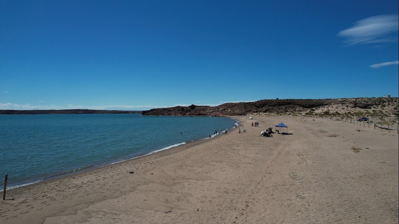Cómo llegar a Pueblo Blanco, un paraíso de arena a una hora de Neuquén Capital