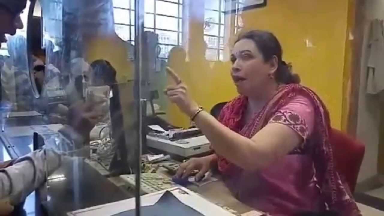 A Heated Argument At The Railway Ticket Counter of Lokmanya Tilak Terminus!