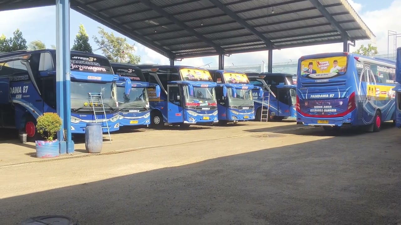 Melihat PERSIAPAN BUS PO PANDAWA 87 CIANJUR MENJELANG ARUS MUDIK PULANG BASAMO GELOMBANG KE 2