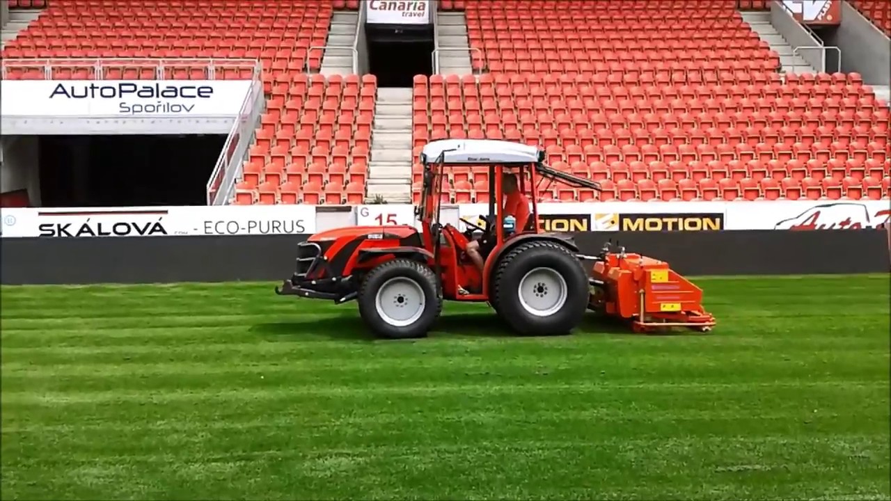 Wiedenmann TERRA SPIKE vs. Redexim Verti Drain