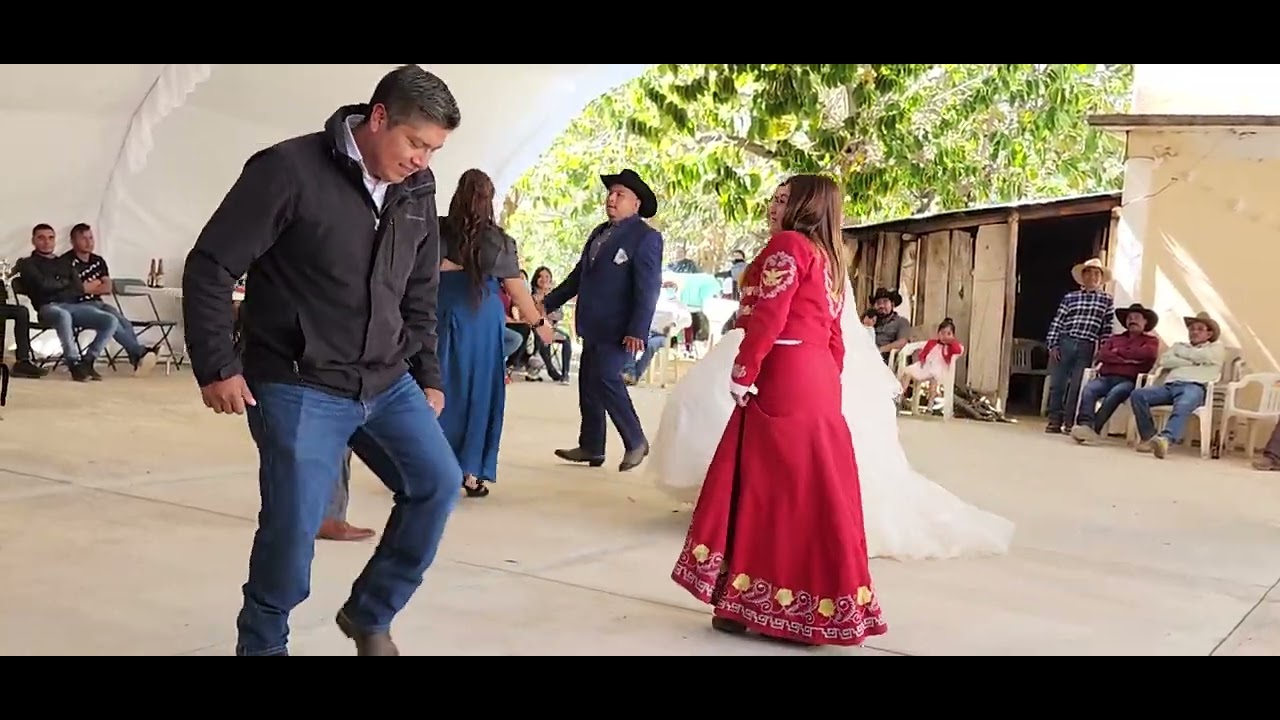 así bailan los novios en santiago  tiño