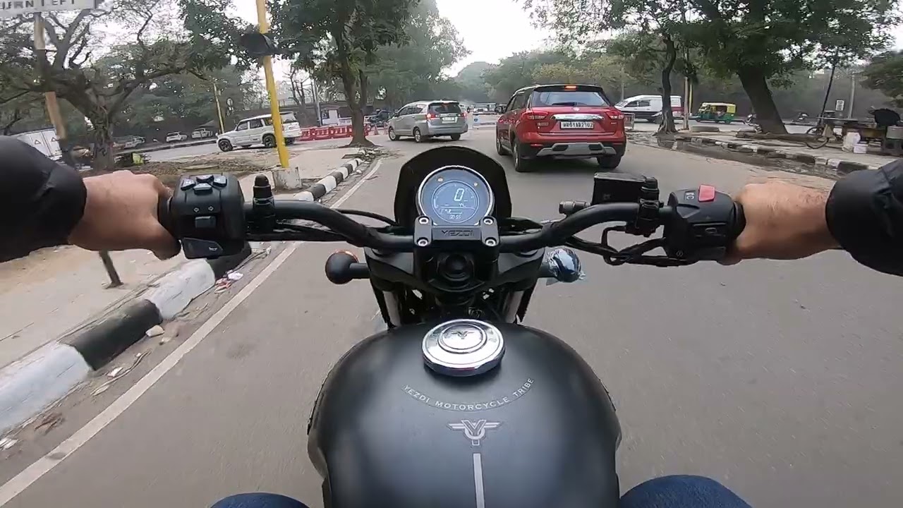 Yezdi Roadster - Real world review - Please Drive Safely - Don't try to copy me