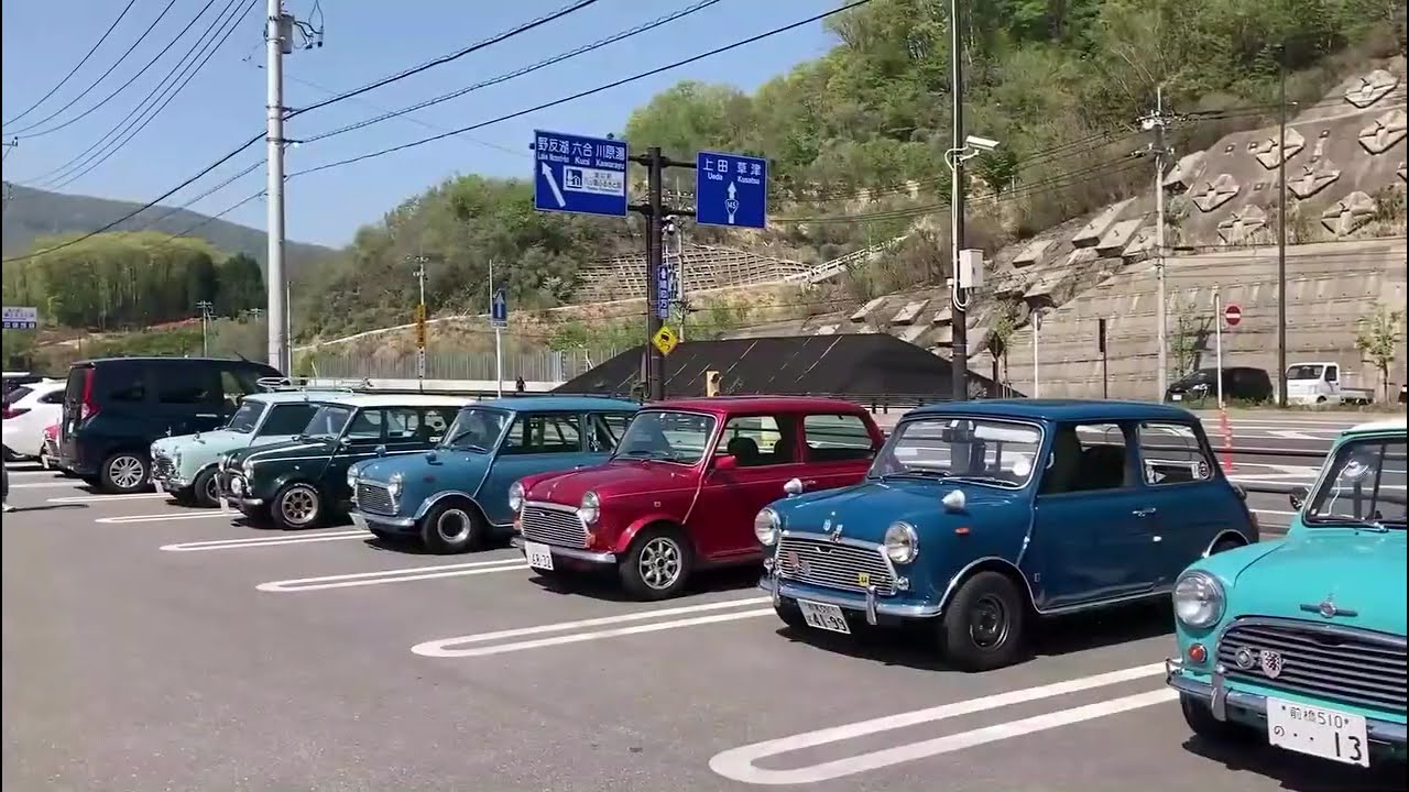 夕陽が綺麗な河原にドライブ　classic  mini　ローバーミニ　クラシックミニ