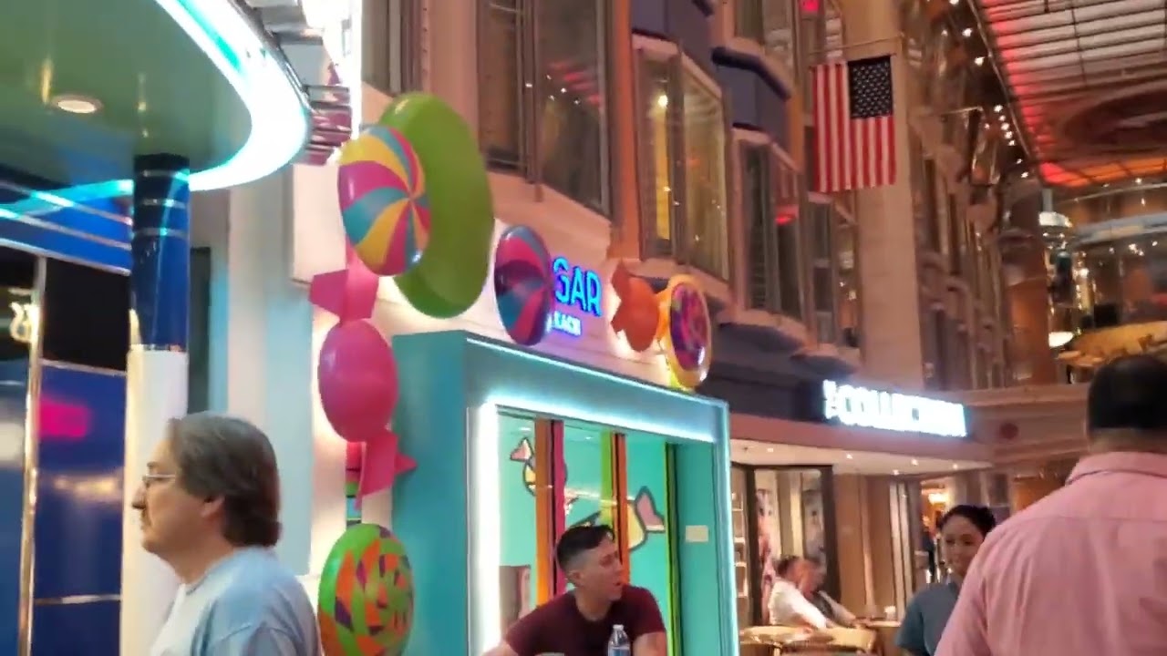 Royal Promenade on Independence of the Seas