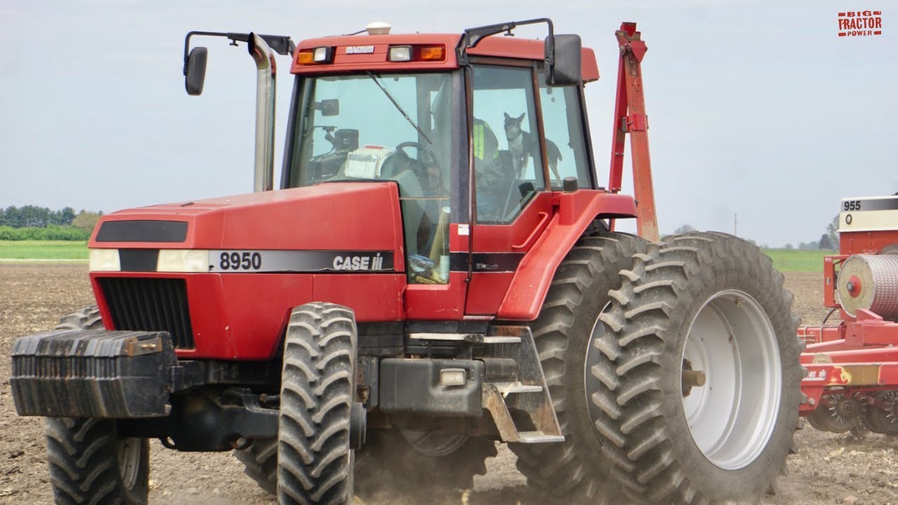 CASE IH 8950 MAGNUM Tractor Planting Corn