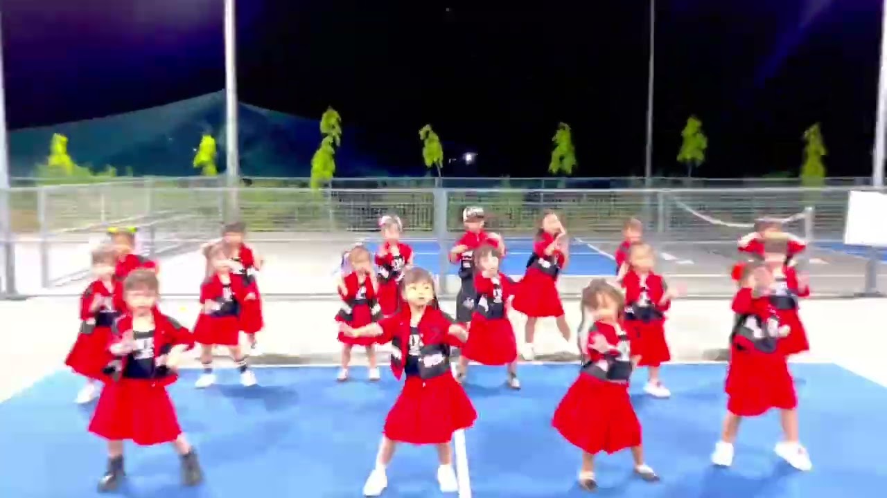 Các bé nhảy Toca toca