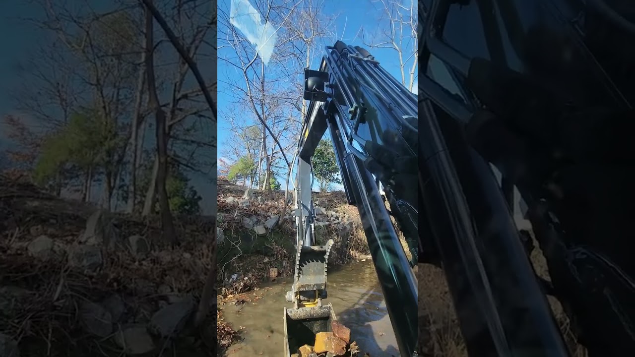 1st excavator i have run. Only about 40 hours on machine 35P so far is been working great