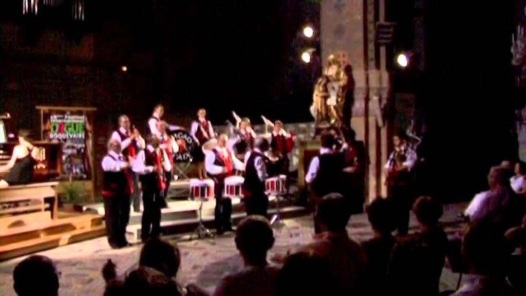 Tri Martolod - Le loup le renard la belette - We Will rock you: Bagad Aix
