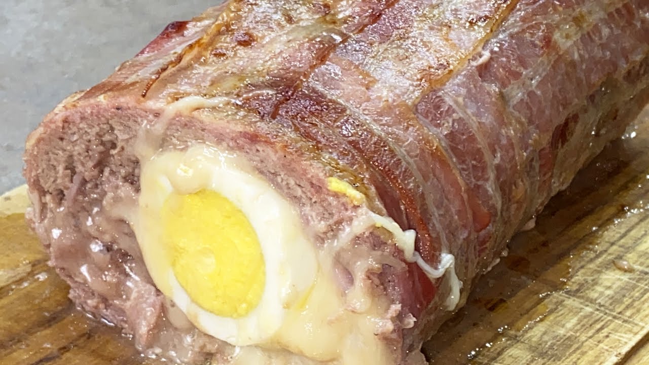 POLPETTONE DI CARNE AL FORNO CON UOVA ARROTOLATO NEL BACON
