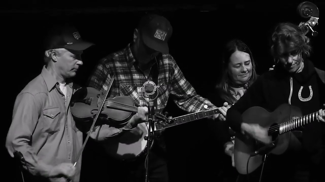 The Foghorn Stringband. Freight Train Moan.   Down The River I Go Joe.    The Cluny 2. 30/01/2026.