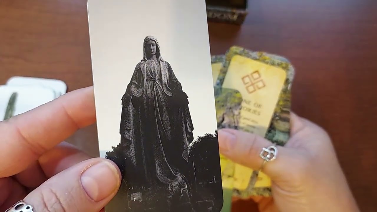 Unboxing Druid Wisdom Cards by Andr&eacute;s Engracia