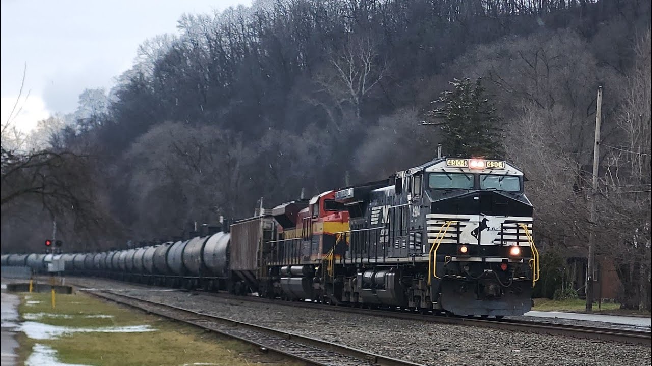 NS 4904 Leads 6K4 Through Natrona, PA w/ KCS SD70ACe in Trail | 2-22-2026