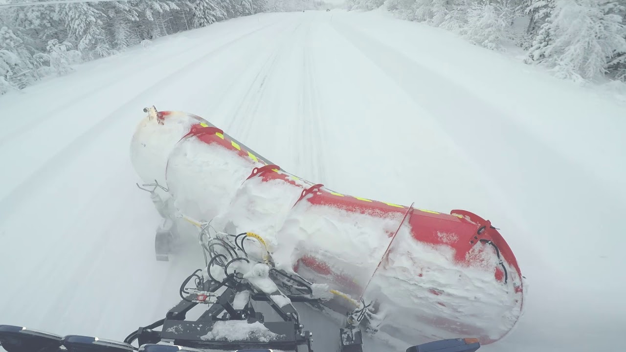 Volvo FH13 with M&auml;hlers DPD 3700 Snow Plow