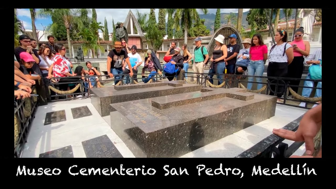 Museo Cementerio San Pedro, Medellín.  Con Gilmer Mesa