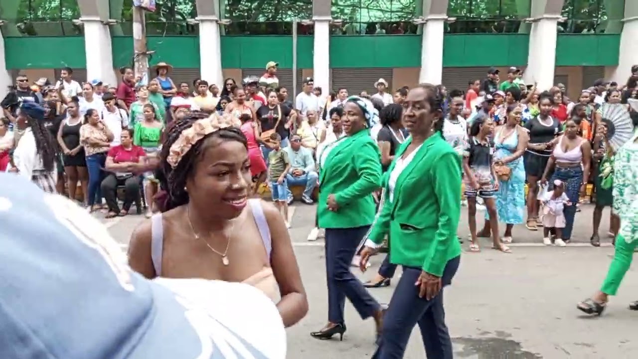 En fiestas celebrando ala cuidad de Esmeralda Ecuador...