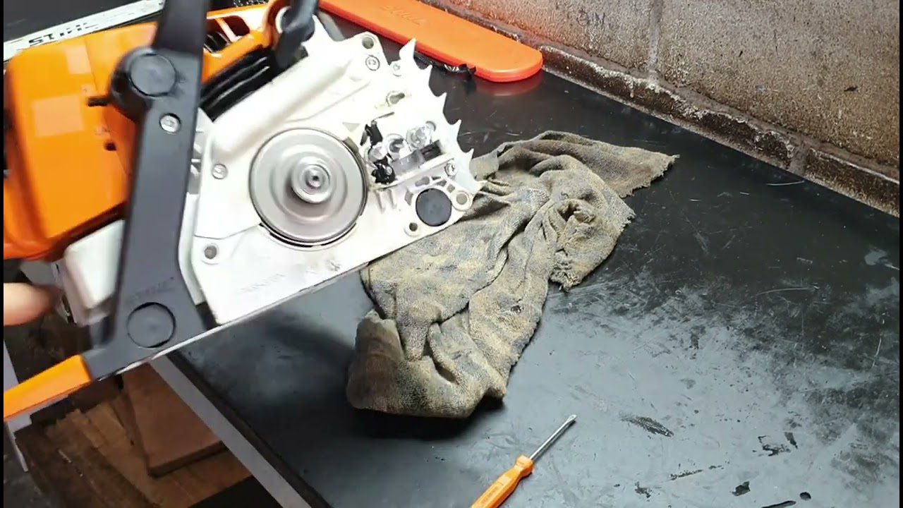 MONTANDO A MOTOSSERRA STIHL MS 250.
