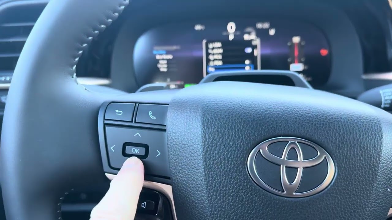 Toyota шумит и резко тормозит, когда едет задним ходом с велопарковкой или прицепом.