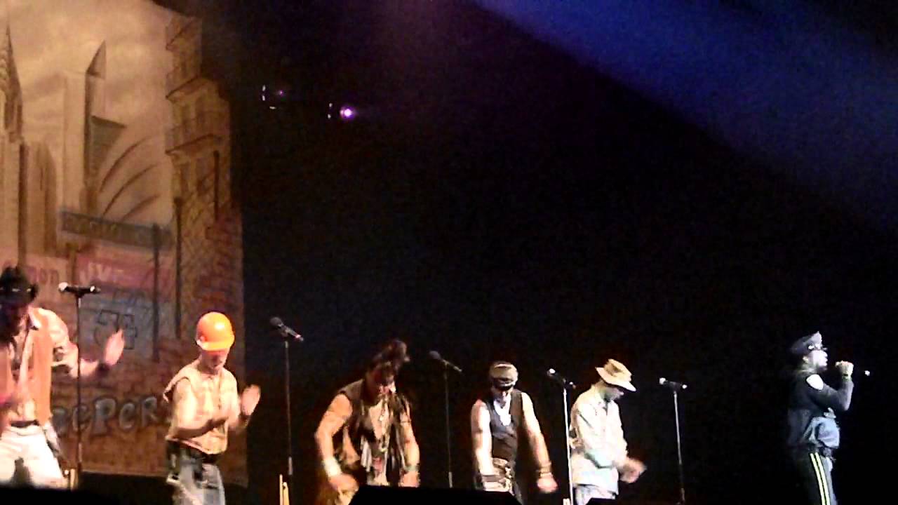 Village People no Brasil -( HSBC - 27/5/2011)