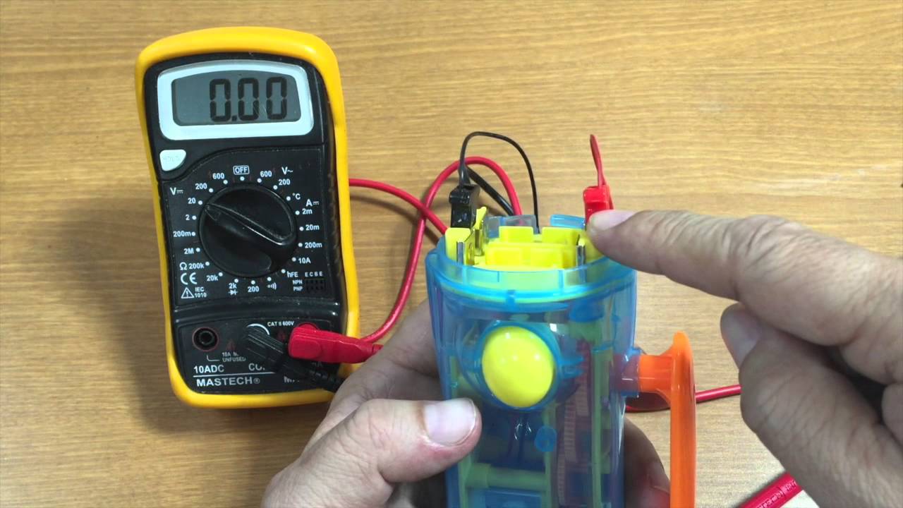 発電とコンデンサー。教科書を見てもわかりにくいところを、実際に、実験しています。