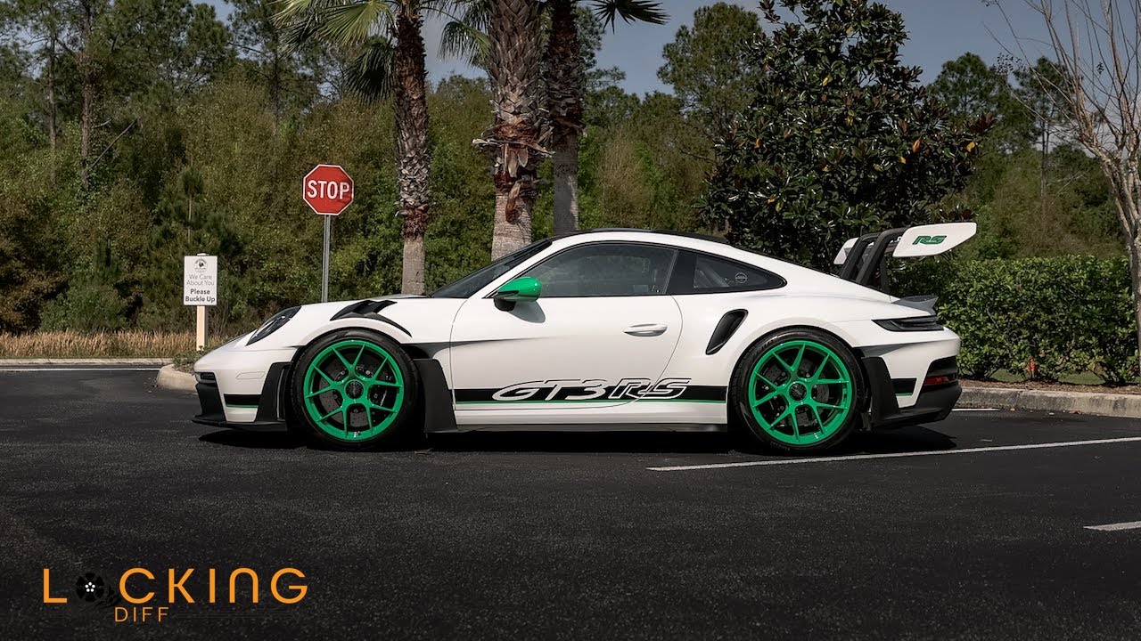 Porsche 911 GT3 RS 2024 года — гоночный автомобиль стоимостью 300 000 долларов, который можно при...