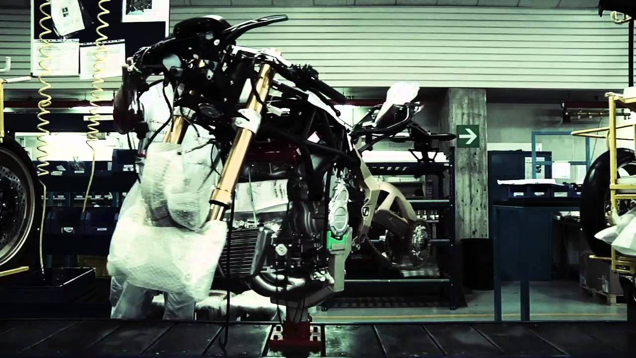 2012 MV Agusta F3 675 being assembled in Varese