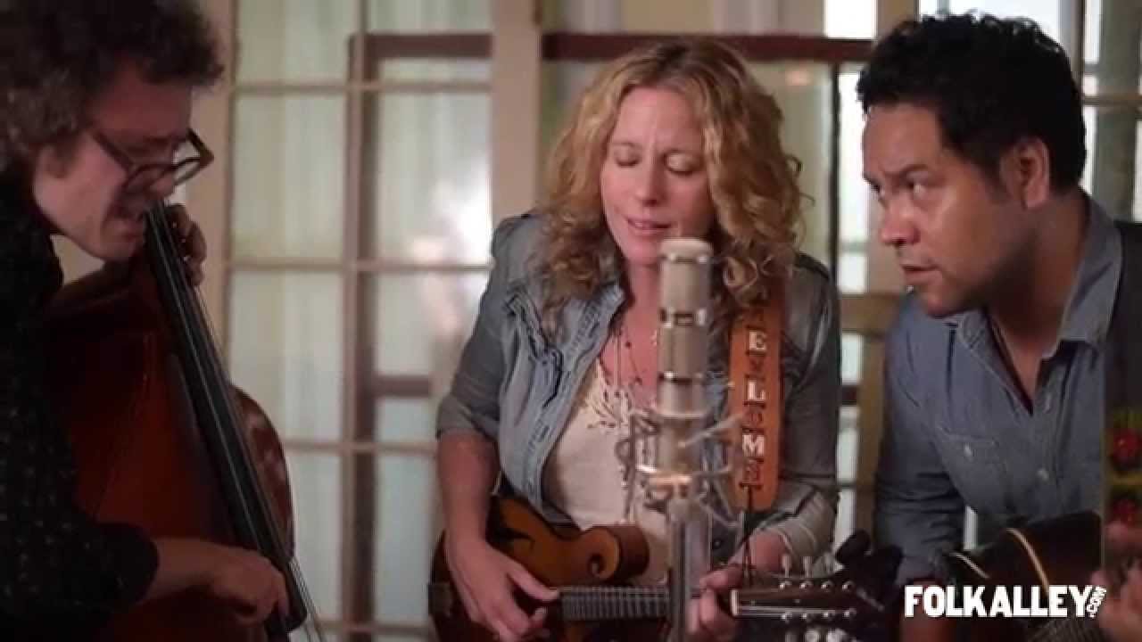 Folk Alley Sessions: Amy Helm & The Handsome Strangers - 