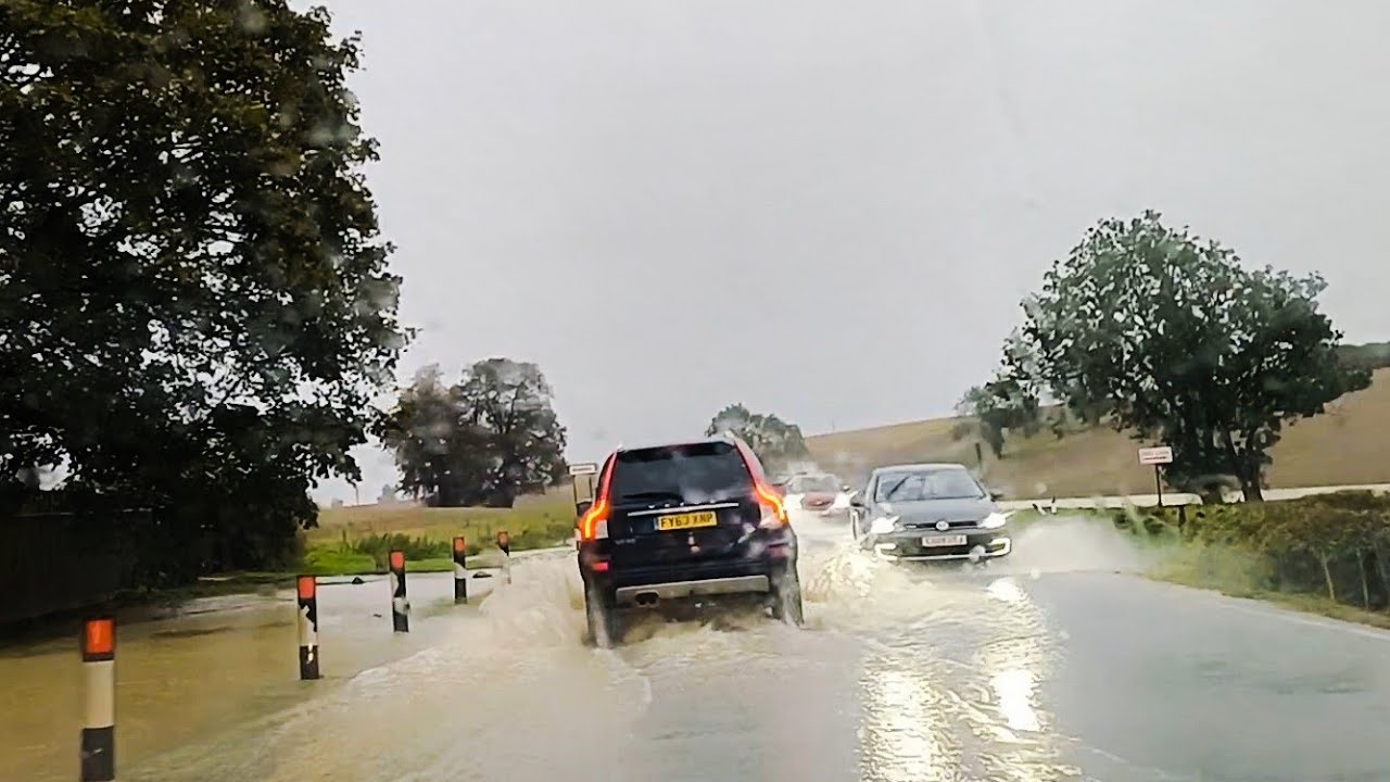 Roads flooding in Lincolnshire and Leicestershire