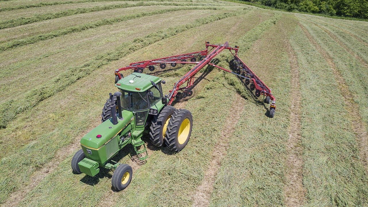 Custom Raking - Rhino RDF14 Wheel Rake & John Deere 4640 Dualled