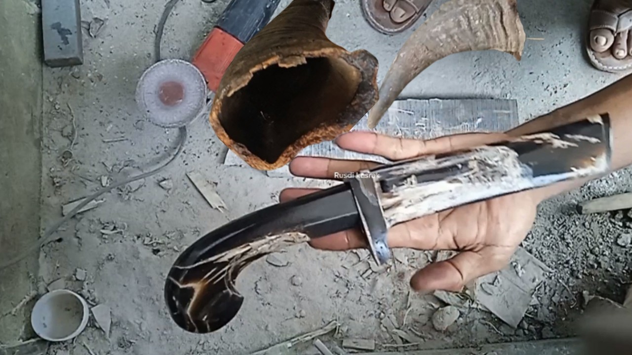 Super kreatif membuat gagang golok dan sarungnya dari tanduk kerbau