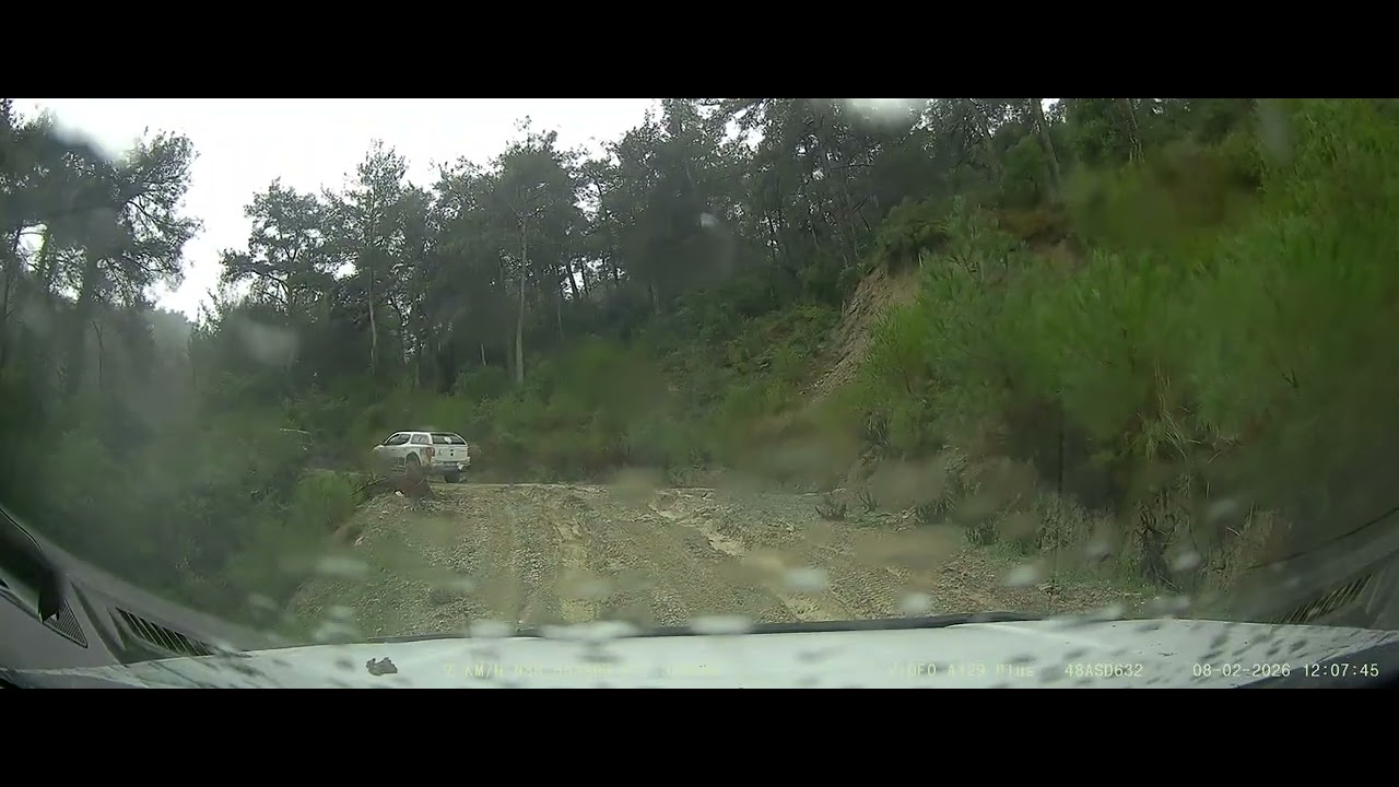 Spil Dağı Yağmurda Offroad