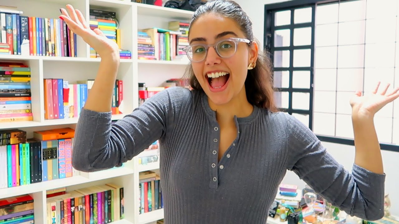 Comprei uma nova ESTANTE + vlog organizando todos os meus mais de 200 livros!