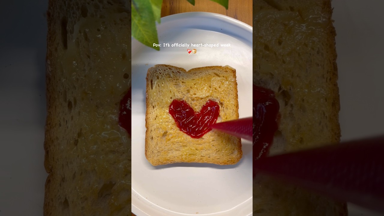 Strawberry heart toast&hearts;️ viral heart toast #shorts #ytshorts #viral #easyrecipe