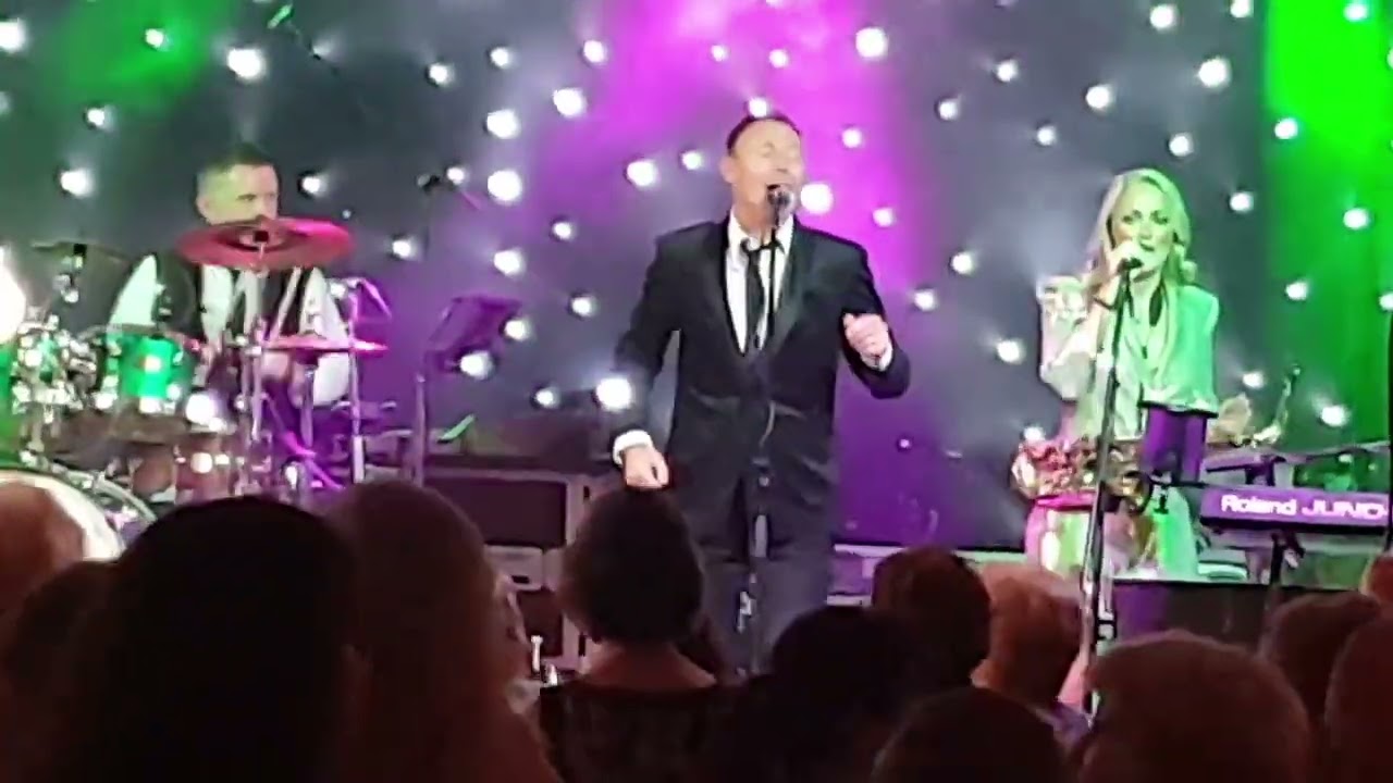 Michael English at Leeds Irish Centre 2019 (2)