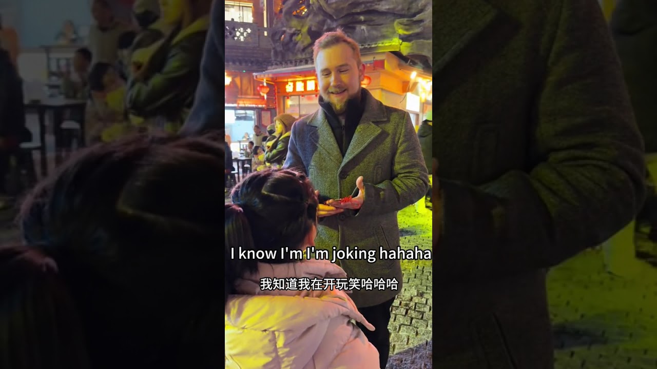 8歲Angel張家界景區和外國人人閒聊，一起探討中國文化，中國歷史，非常精彩，他到張家界就在張家界72奇樓遇見了Angel！ 和外國人人人聊得超開心 一起感受張家界人的熱情 #英語#英語口語