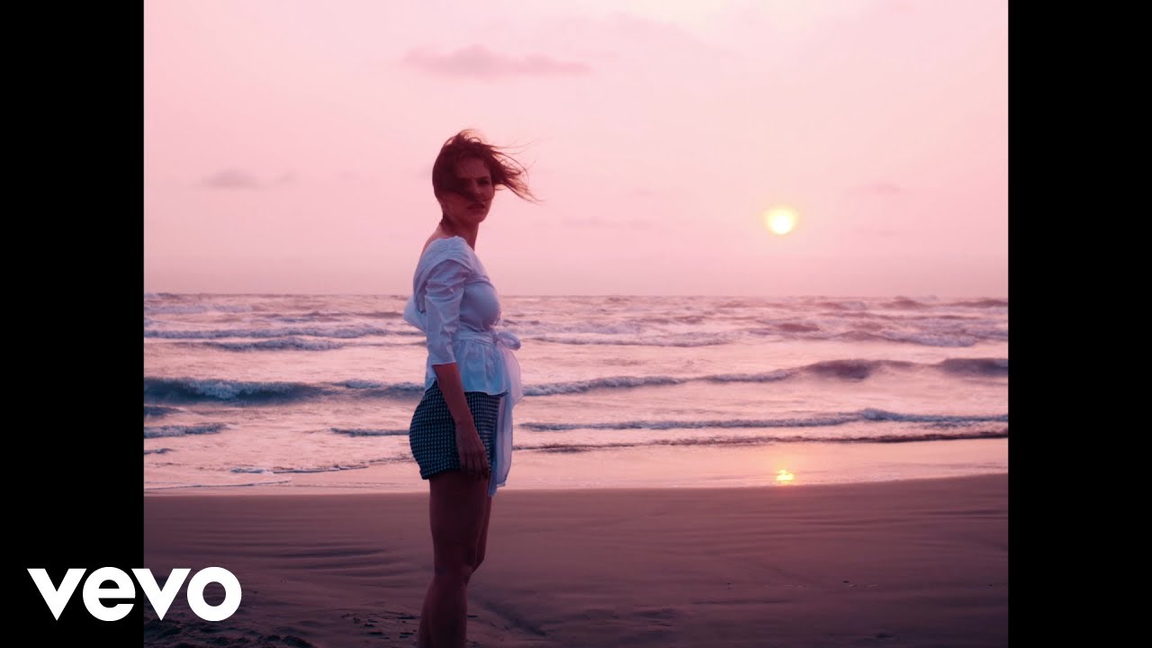 Kika Edgar - A Quién