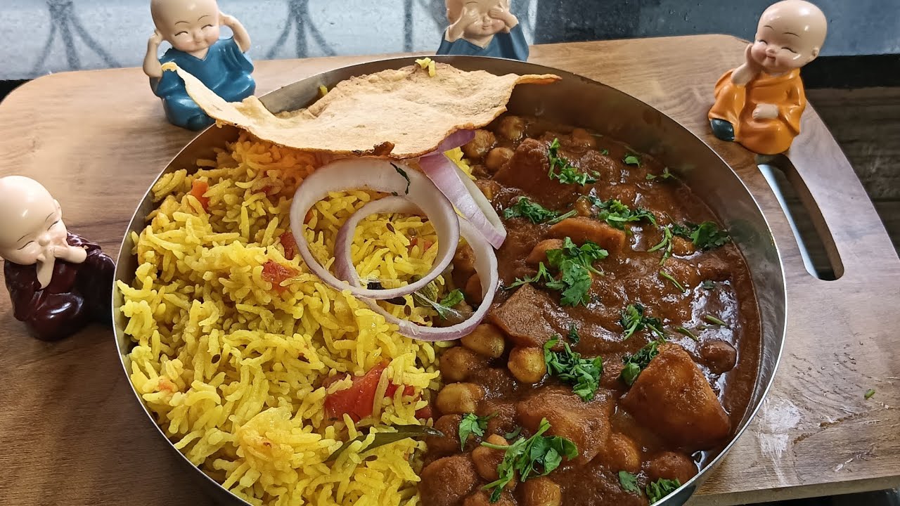 झटपट 10 मिनिटात छोले मसाला जेवल्यानंतर हि बोटे चाटाल # Chhole masala # by sonal's kitchen # रेसिपी 