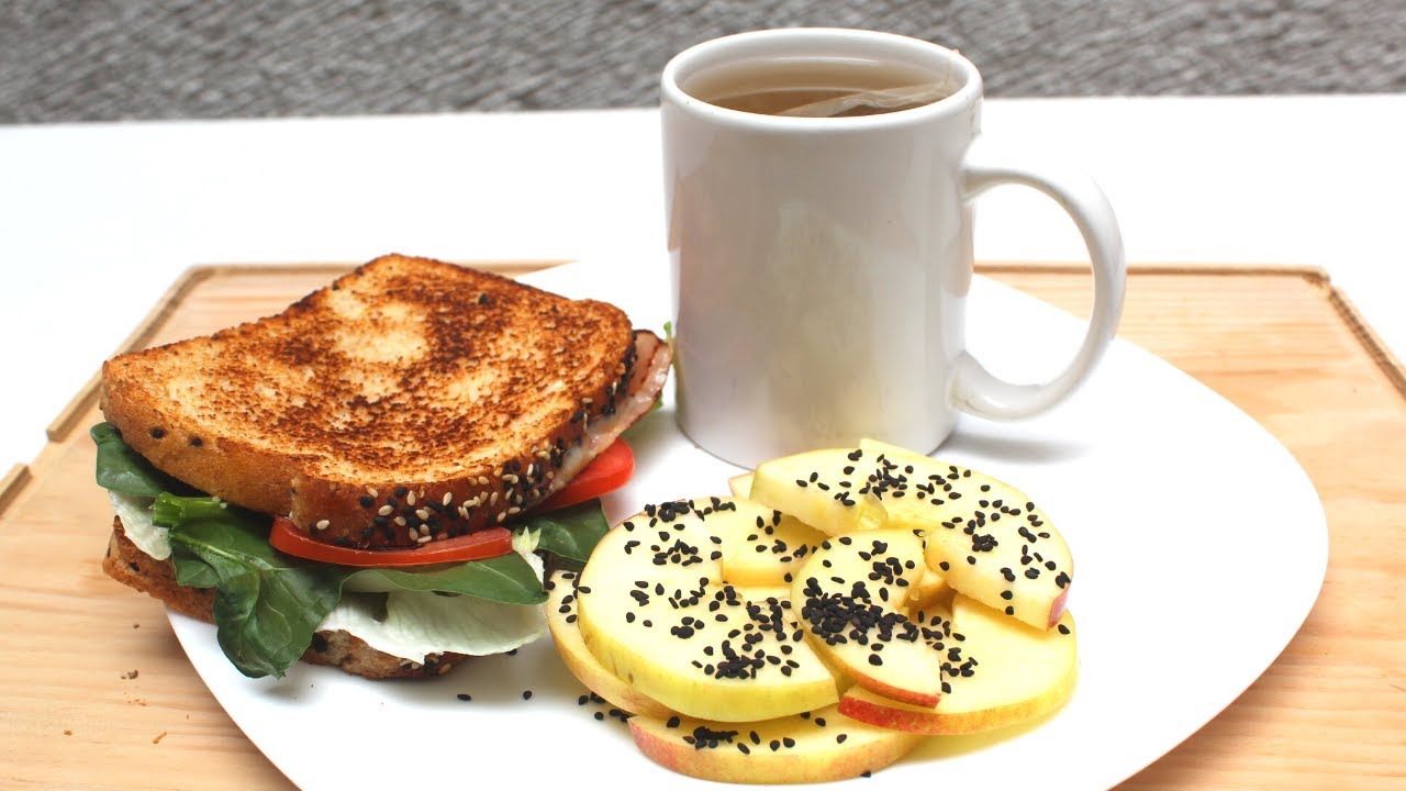 Este DESAYUNO SALUDABLE De Sandwich Con ESPINACAS, MANZANA Y Té De LIMÓN Te Va Encantar