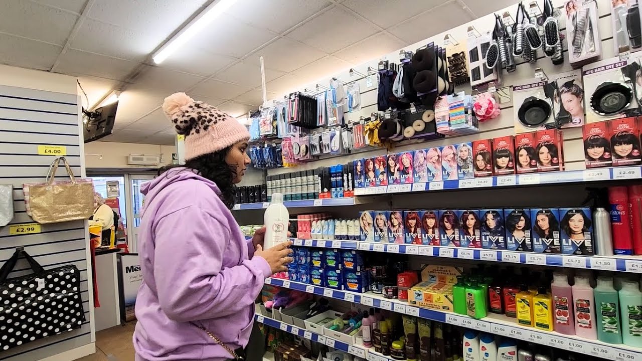 First shopping in UK with new friends ||വിലയിൽ അത്രയ്ക്കു വ്യത്യാസം ഇല്ലാലോ Everything in 100 rupees