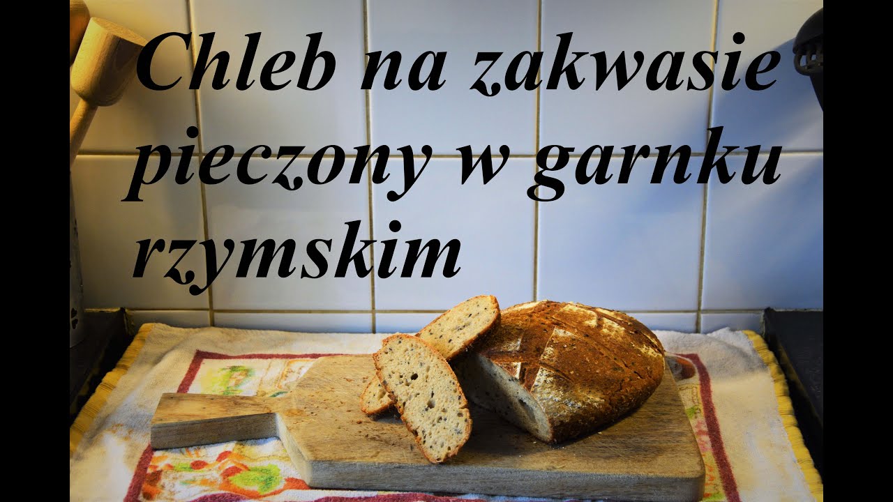 Domowy chleb na zakwasie pieczony w garnku rzymskim