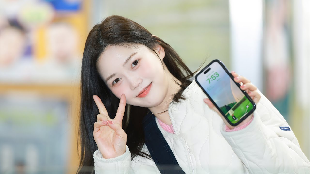 260128 딸기보다 상큼한 오마이걸 효정 (HyoJung) - 볼륨을 높여요 출퇴근길 직캠 [4K 60p]