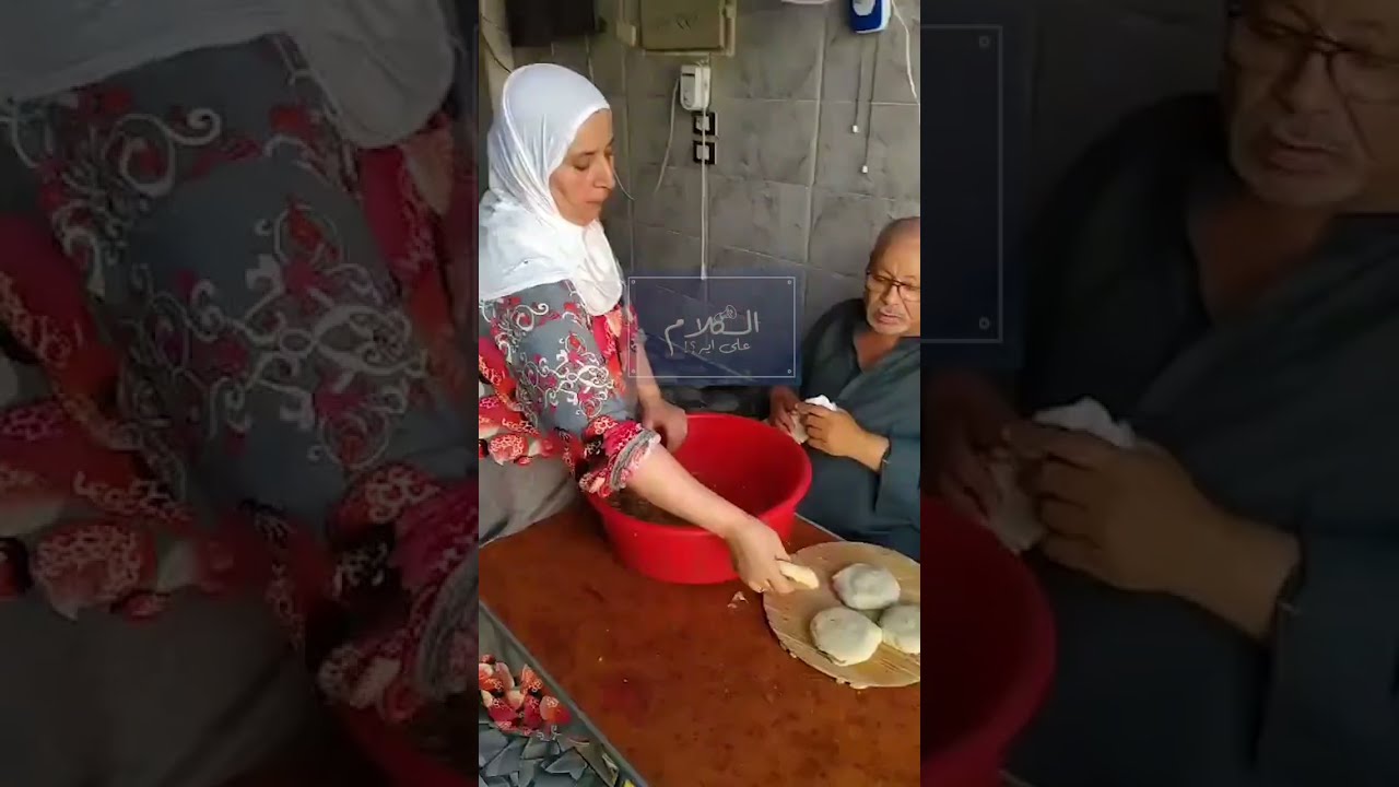 قصة كفاح 45 سنة..بيعملوا أحلى حواوشي في المنوفية, اللحمة بلدي و العيش  طازة والناس بتجيلهم من كل حتة