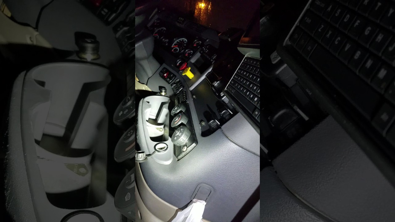 12v lighter fuse freightliner cascadia replace